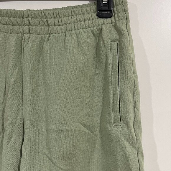 NWOT Gap sweat shorts - Picture 3 of 4